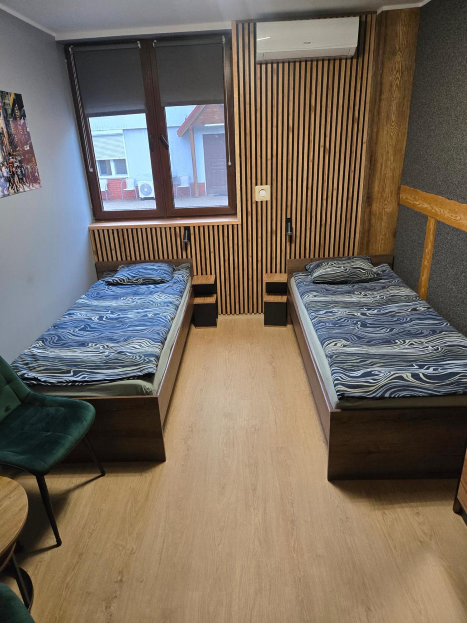 Kandulski Hostel *